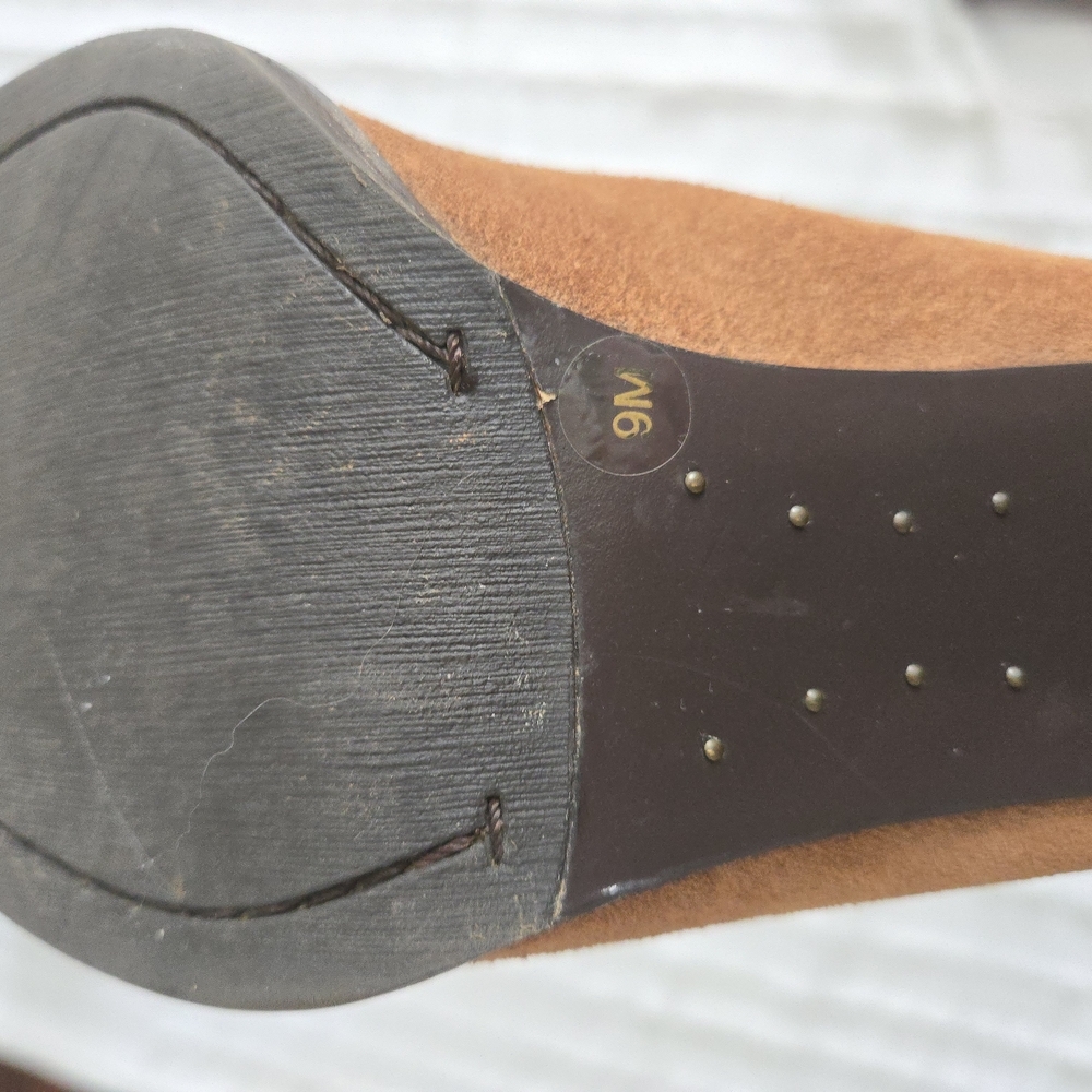 Chic Tan Suede Heels